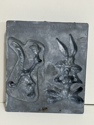 1995 Toymax Inc Warner Brothers Metal Mold Roadrunner Wylie Coyote 178-1