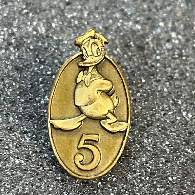 Disney Cast Member Service Award 5 Years Donald Variation Pin