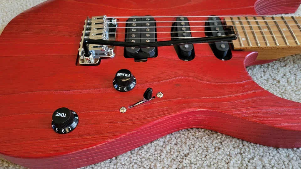 Guitarra Eléctrica Charvel Pro-Mod DK24 HSS 2PT CM Red Ash, Estuche HS Nuevo Moldeado Foto 4 de 4