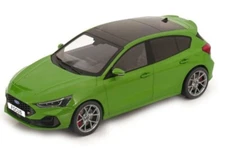 MODEL CAR GROUP FORD FOCUS ST 2022 METALLIC GREEN 1-18 SCALE 18452
