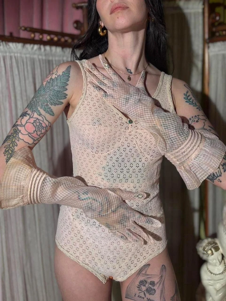 Vtg NRA Label Deadstock Sheer Costume Gloves, Ruffled Gingham Cuffs, Size XS / 6 - Image 4 of 4