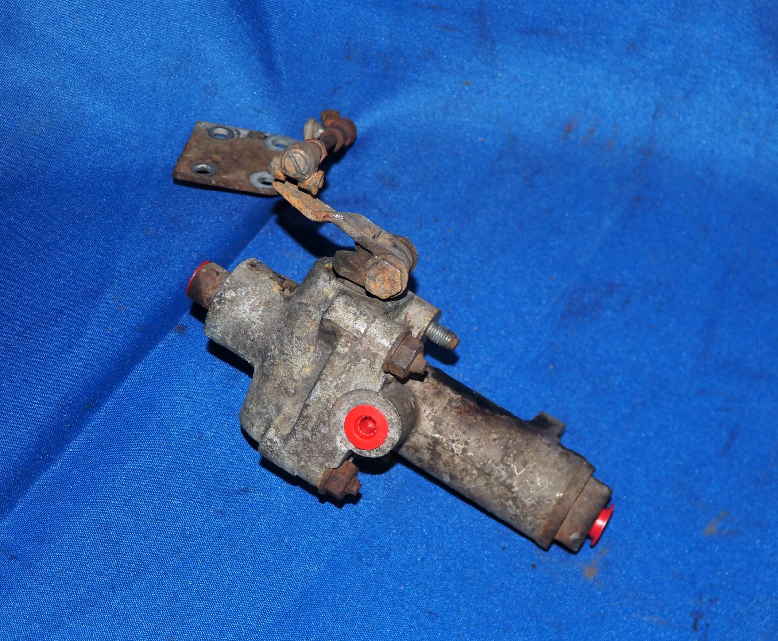 Rolls-Royce Silver Shadow 1965-1969 Valve with pipe