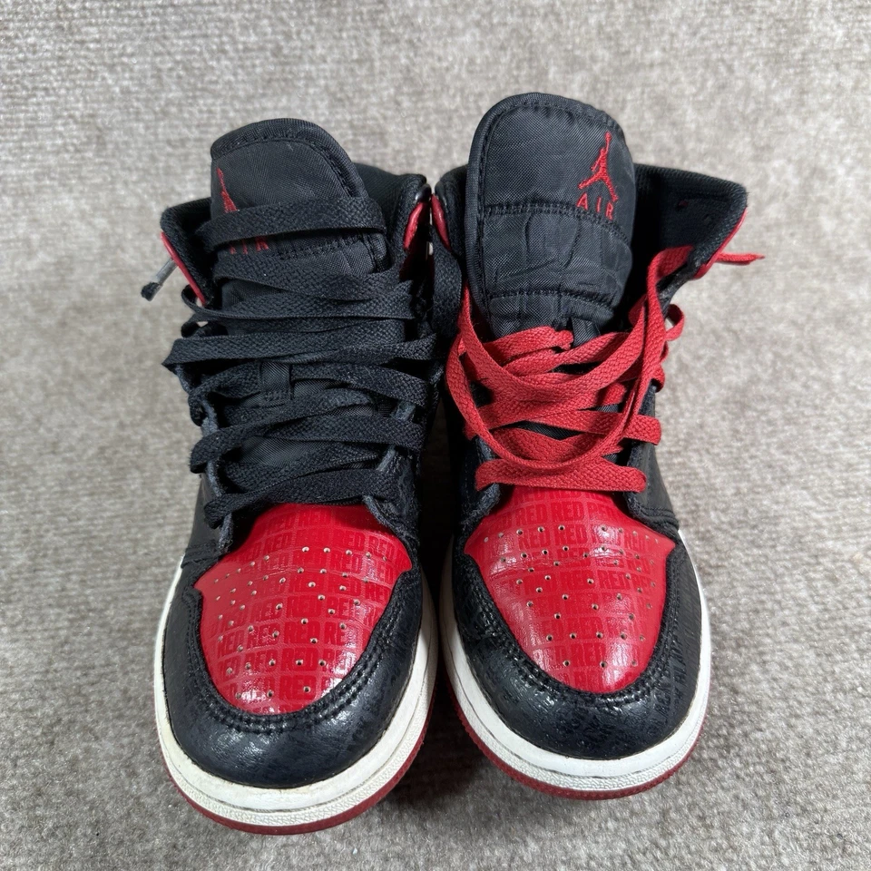 Juvenil Air Jordan 1 Mid Retro Niños GS Talla 4Y Negro + Rojo = Criado Baloncesto - DEFECTOS Foto 2 de 4