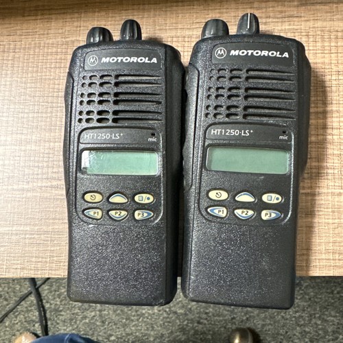 Motorola HT1250 II VHF Two Way Radio 136-174 MHz MDC Li-Ion