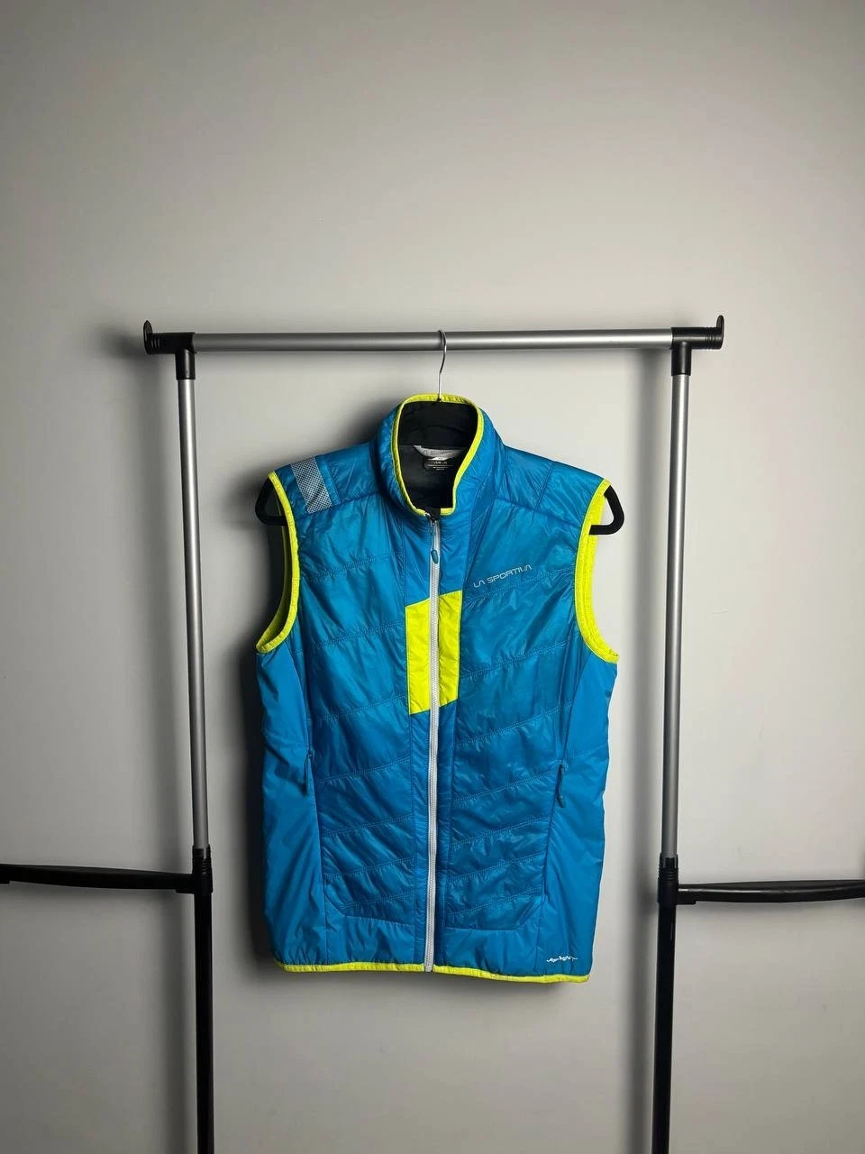 La Sportiva Ascent Primaloft Insulated Vest Men's Size S EU 46 Blue Yellow Gilet
Opens in a new wind
