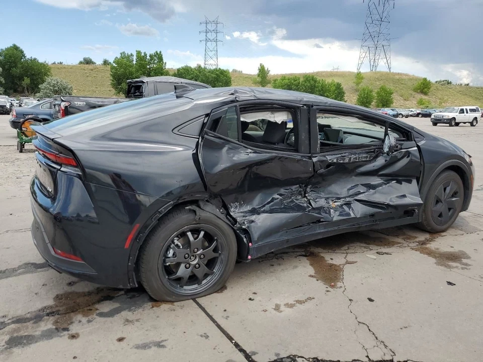 COOLANT RESERVOIR 1647037040 2023-2024 TOYOTA PRIUS - Image 3 of 4