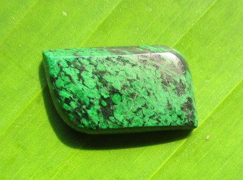 Old Burmese Maw Sit Sit; Fancy Cabochon. 11.20 Carats. Classic Greens & Black. - Picture 7 of 7