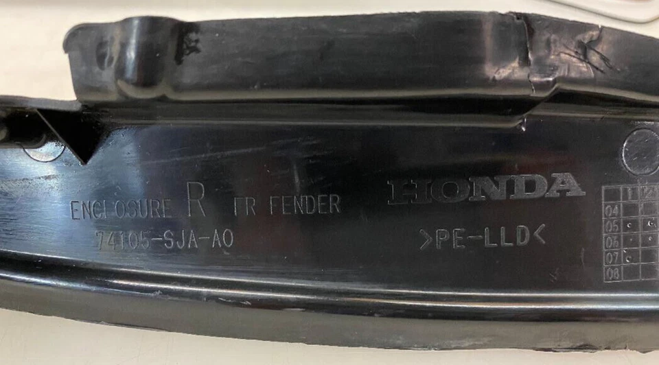 Sello guardabarros delantero derecho Acura RL 2005-2008 P/N 74105-SJA-A0 PIEZA OEM HONDA Foto 3 de 4