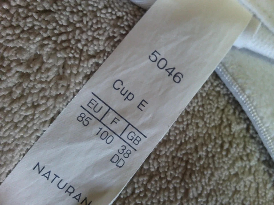 Sujetador sin aros Naturana Reino Unido 38DD Euro 85E Francia 100E EE. UU. 38D Foto 4 de 4