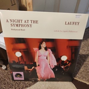A NIGHT AT THE SYMPHONY LAUFEY レコード Laufey: A Night At The Symphony: Hollywood Bowl Vinyl. Norman