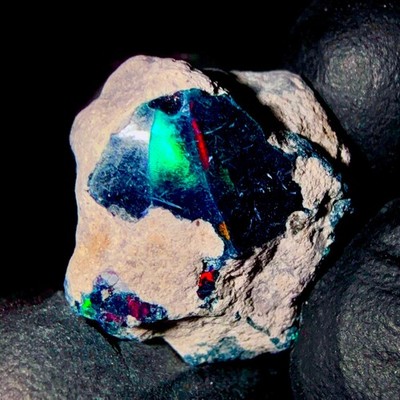 Ethiopian Black Opal Roh, Feueropal Edelstein, Natürlicher Dry Opal 6.7 Ct