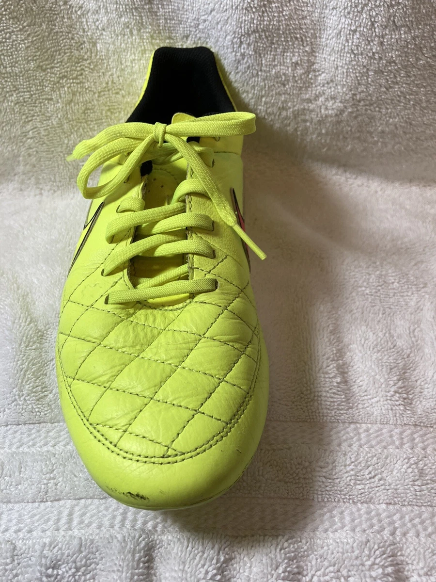Nike tiempo outlet neon yellow