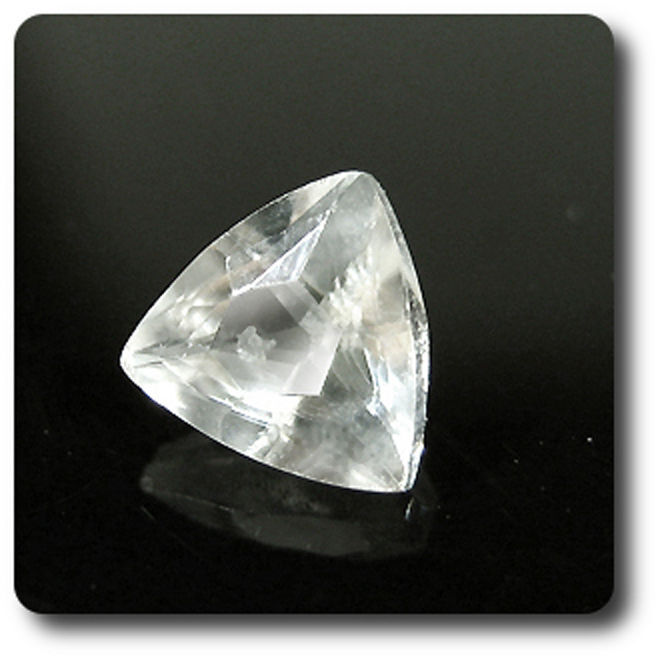 Aragonite pure IF République Tchèque 0.33 cts, l'alternative aux minéraux ternes