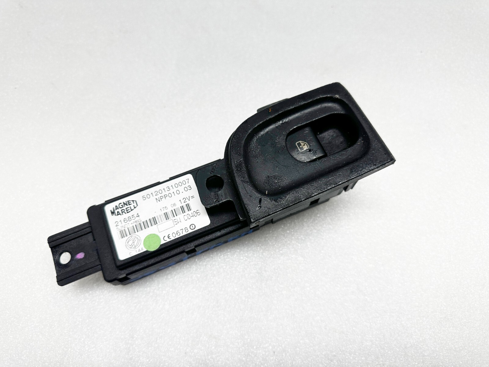 P31153 2003-2012 Maserati Quattroporte M139 Front Window Switch Control RH OEM