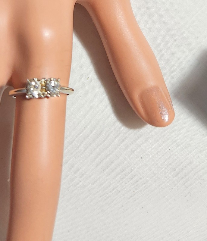 14KT WHITE GOLD DIAMOND RING 2 CLEAN DIAMONDS RING SIZE 7.5
