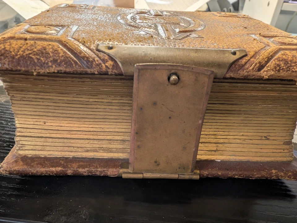 Impresionante álbum de fotos de 1880 con 33 tipos de hojalata y CDV ¡Álbum se ve muy bien! Foto 3 de 4