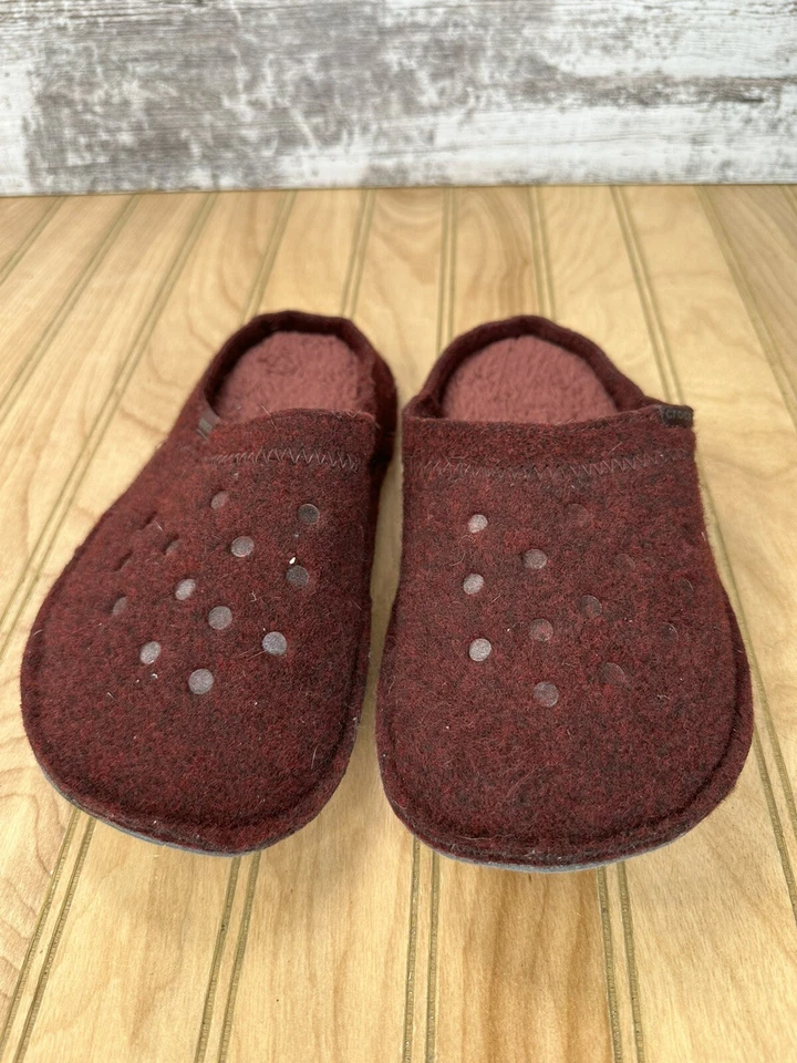 Crocs Classic Happy Fuzzy Slippers Burgundry 203600 Mens Size 3 Women's Size 5 - Image 3 of 4