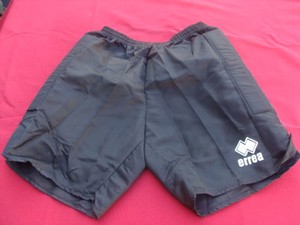 pantaloni errea corti