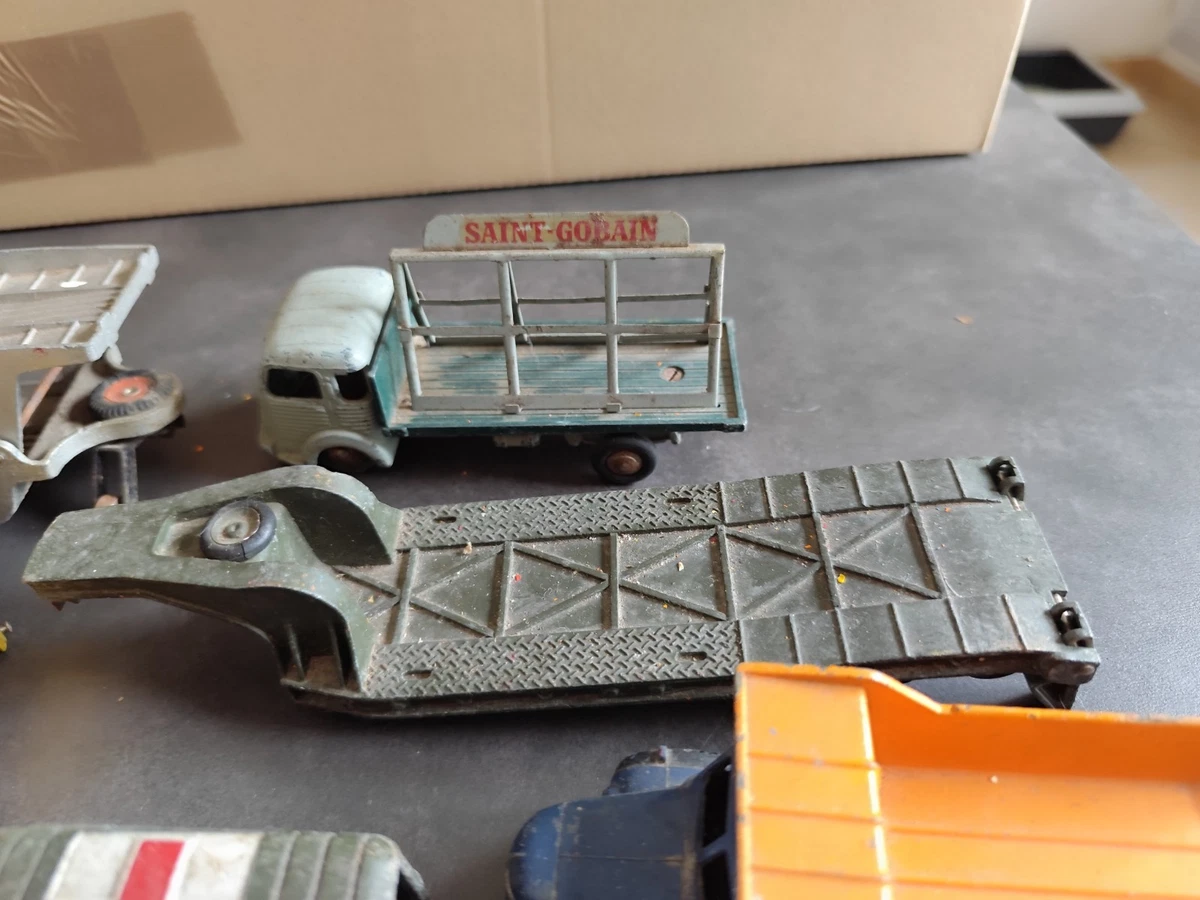 Lot Dinky Toys - Anciennes - Voitures, camions, remorque - à restaurer - Lot 2