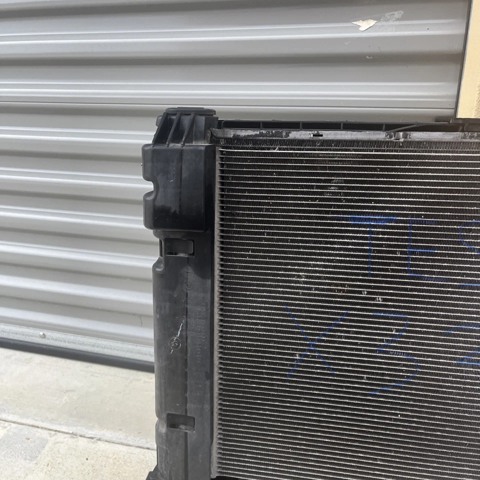 BMW X3 F25 N20 2013-2017 2.0 motor refrigeración radiador OEM 17118623369 Foto 2 de 4