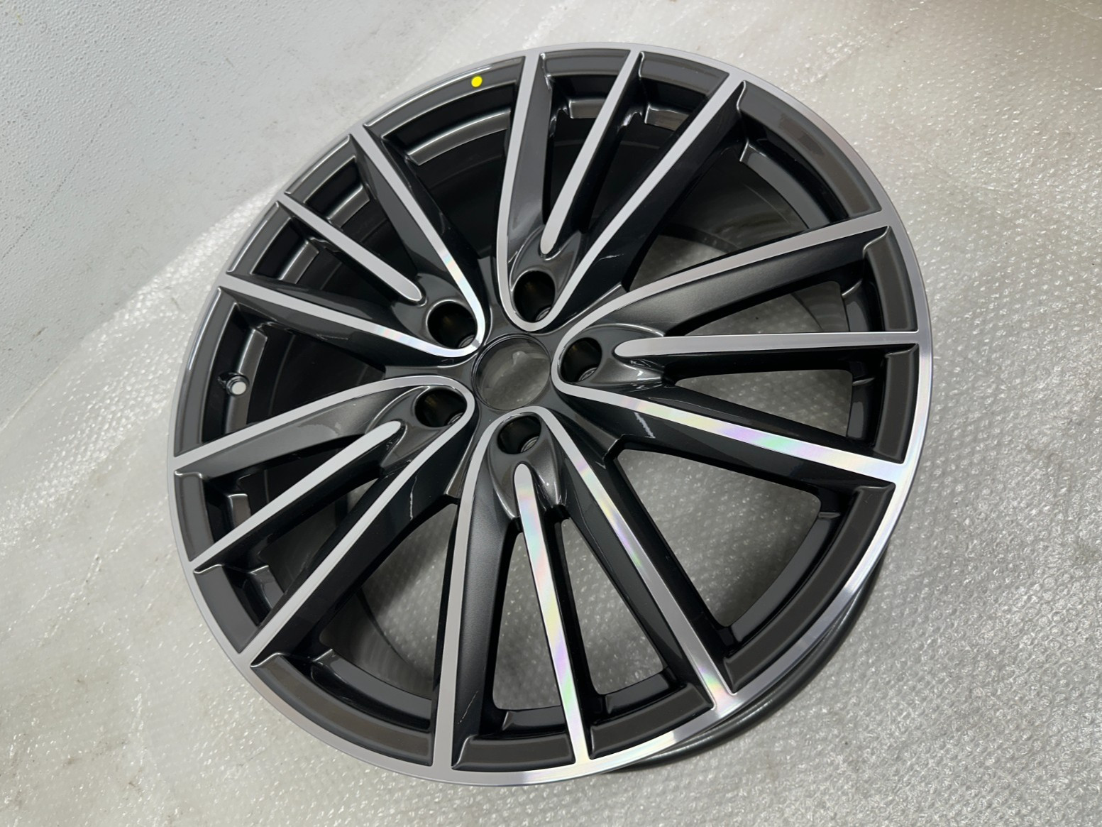 Maserati Quattroporte 2021-2024 Front Wheel P/N 670123471