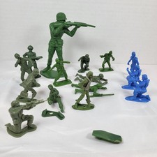 Lot of 15 Vintage Toy Soldiers Army Men Tim-Mee Green and Blue Soldiers Various