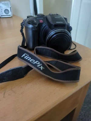 Fujifilm S602z Finepix Digital Camera Fujinon Lens 6X Optical Zoom (WMJ80)