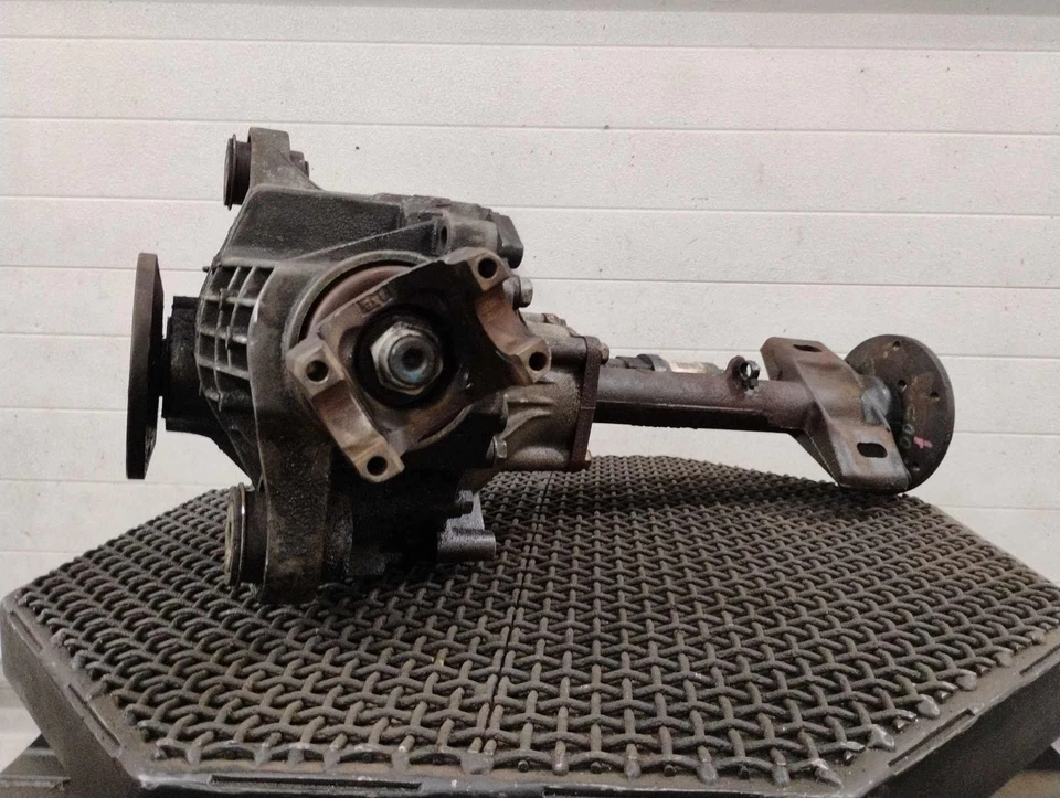 1995-2000 Chevrolet Tahoe GM SUV 3.73 Ratio Front Axle Differential Carrier 223K - Image 4 of 4