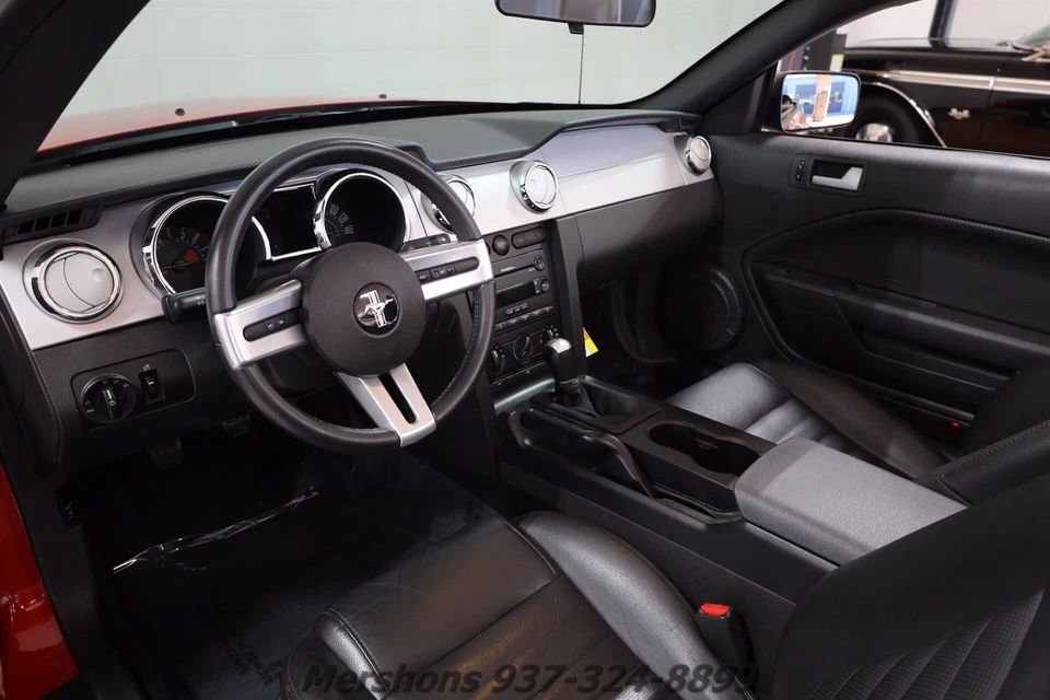 2005 Mustang GT Deluxe - Изображение 2 из 4