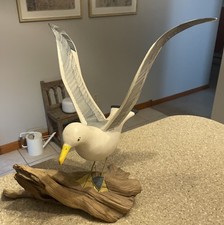 Vintage Port O Call BEAUTIFUL CARVED and PAINTED BIRD on Driftwood 17”x17”