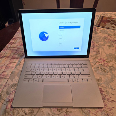 Surface Book 13.5 Silver i7 8GB RAM 256GB SSD GTX 1050 BUNDLE