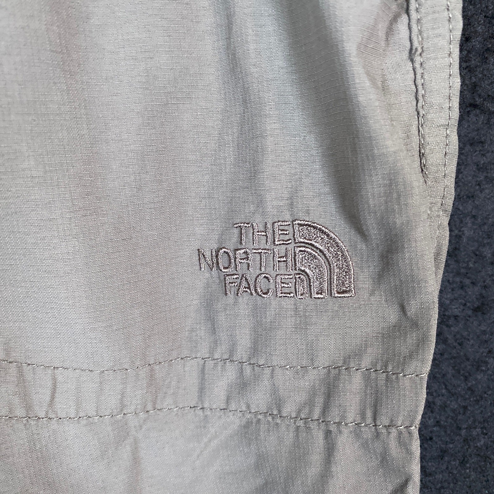 The North Face Womens Pants Gray Green Below the Knee Capri Nylon Stretch 8 thumbnail 8