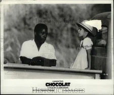 1989 Press Photo Isaach de Bankole Cecile Ducasse star in a scene from Chocolat