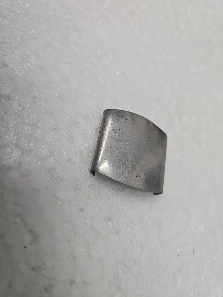 1955-1956 Ford Victoria Moldagem Joiner Clipe Centro Parte Inferior Traseira Vidro Exterior 55 56 - Imagem 3 de 4