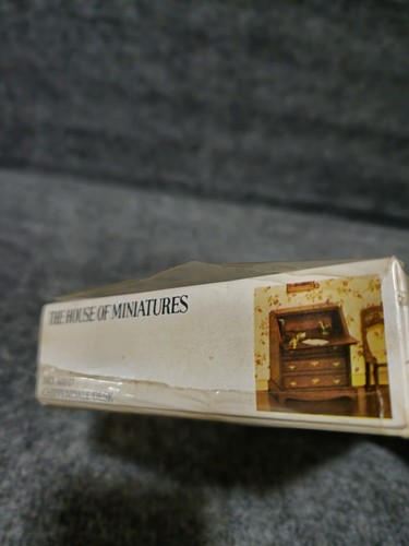 The House of Miniatures CHIPPENDALE DESK No. 40017 - Picture 5 of 5