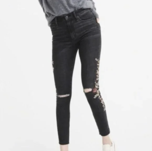 Ankle Embroidery Distressed Black Jeans 