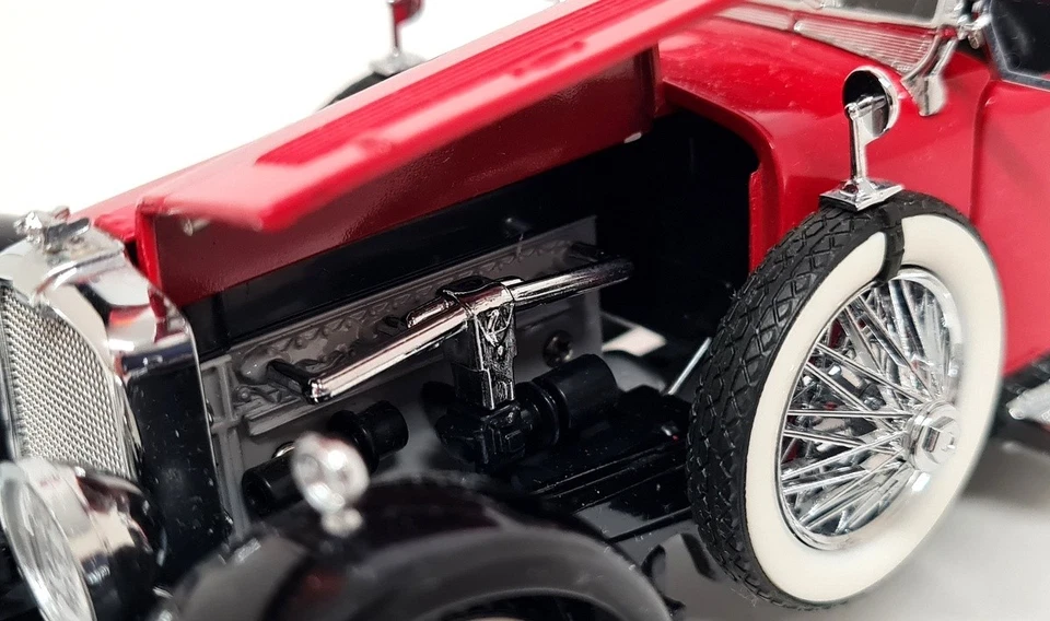 Franklin 1/24 - Stutz Black Hawk 1928 Boattail Red Black Diecast Model Car - Image 4 of 4