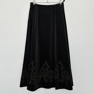 Laura Ashley Maxirock schwarz Samt UK 10 Witchy Goth Dark Academia bestickt