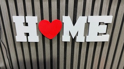 HOME 3D Buchstaben Schild 48 cm lang für Akustik Holzplatte Deko Herz