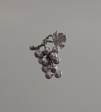 Oggetto "Grappolo d'uva" in argento 800