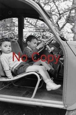 CITROEN 2 PS MIT 2 KINDERN INNEN, 1960 ......... FOTO (20x20 CM)