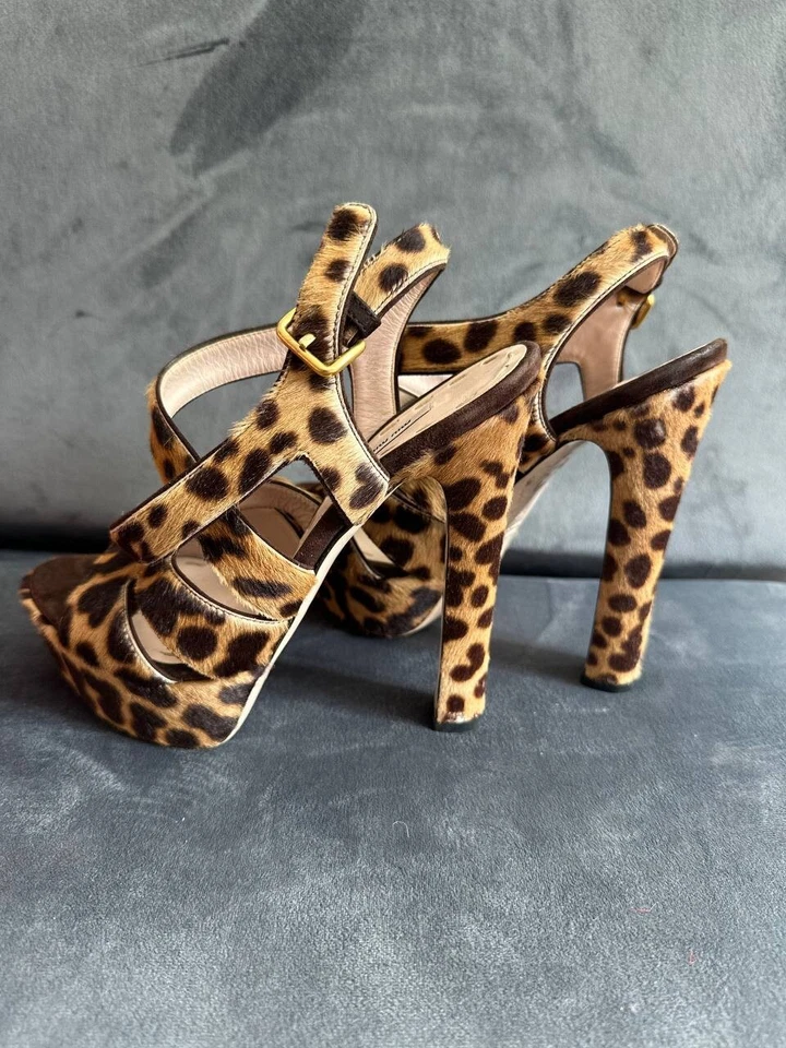 Sandalias de tacón alto con plataforma de pelo de pony con estampado animal Miu Miu talla 36 Foto 4 de 4