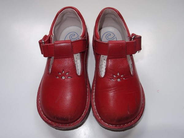 Zapatos rojos de piel Nº 22, niño o niña. Marca Crios. COMBINO ENVÍOS