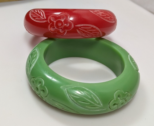 Vtg Pair Carved Bangles Bracelet Flower Leaf Fakelite Green Red 3.5" ID 3/4" W - Picture 4 of 12