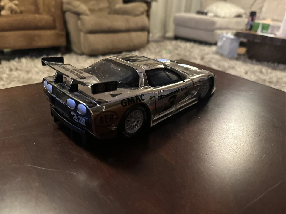 2001 1/18 ACTION DALE EARNHARDT ANDY PILGRIM & JR PLATINUM C5-R CORVETTE DAYTONA - Image 4 of 4