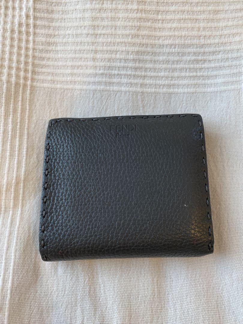 AQ003　FENDI　peek-a-boo　selleria　ウォレット Fendi Selleria Peekaboo Medium Bifold Wallet Calf Black