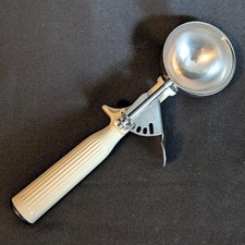 Vollrath Parlor Style Ice Cream Scoop Size 10 3 1/4 Ounce Made in USA Stainless