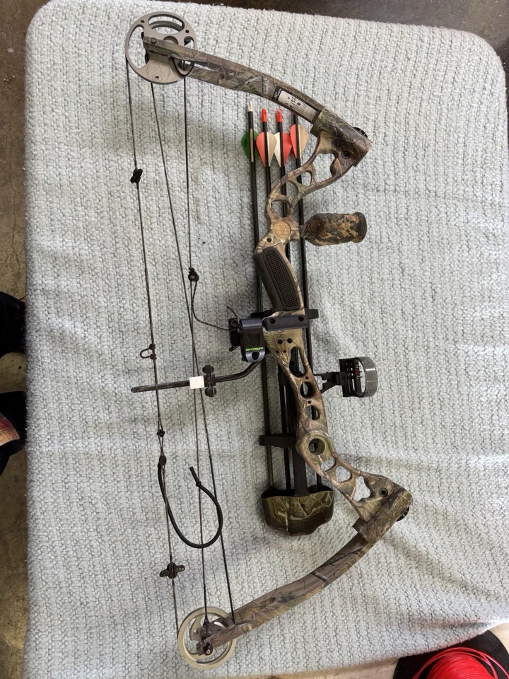 Martin Leopard Compound Bow Right Handed 45lb Adjustable Draw Weight - Image 2 of 4