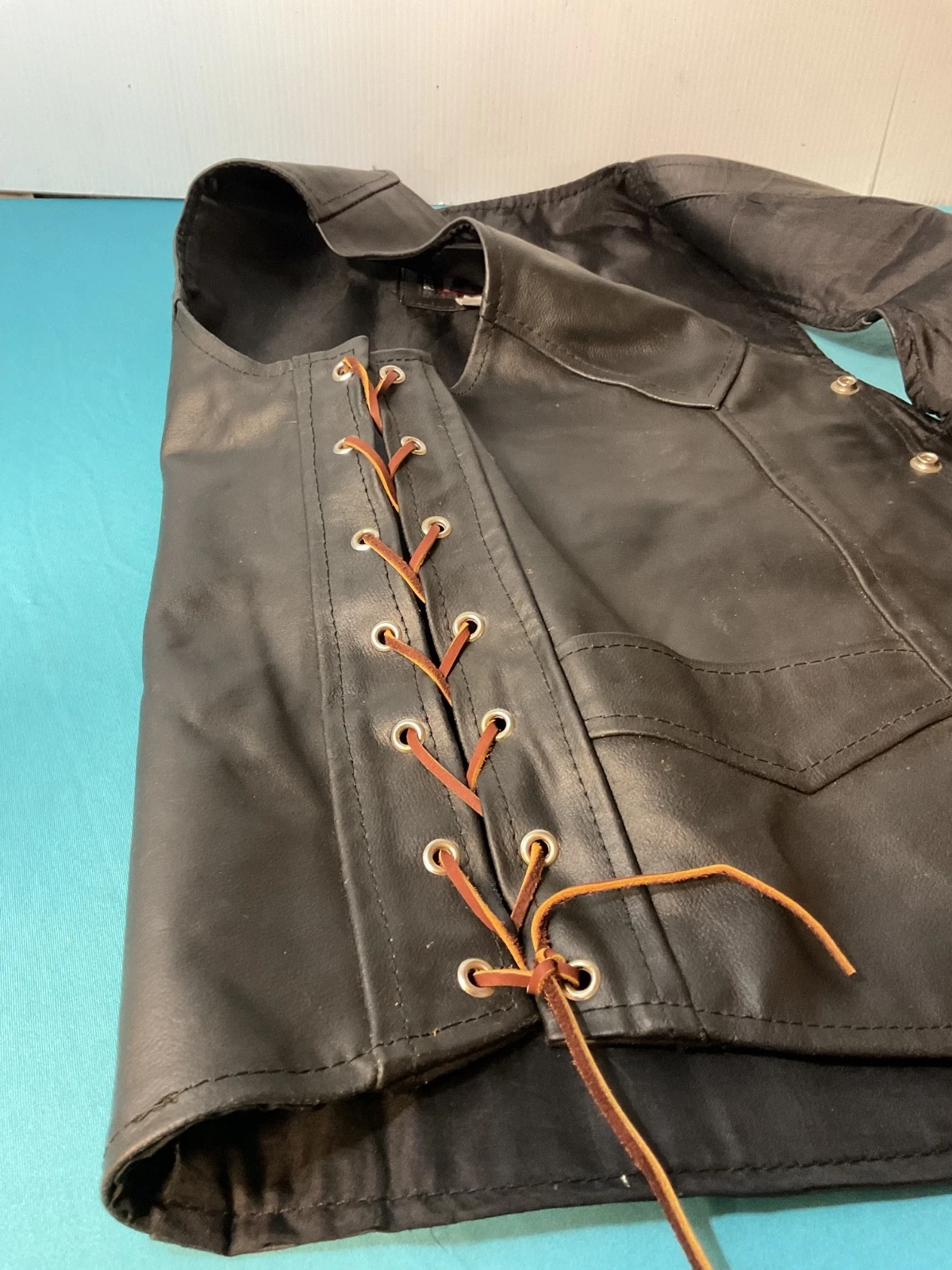 Black Leather Motorcycle Vest Medium - Heavy Built - Nice Unused - Leather Ties - product detail image 11