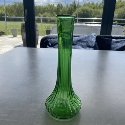 Vintage 9” Green Hoosier Glass Fluted Vase (no. 4095 1) - Image 1 of 4